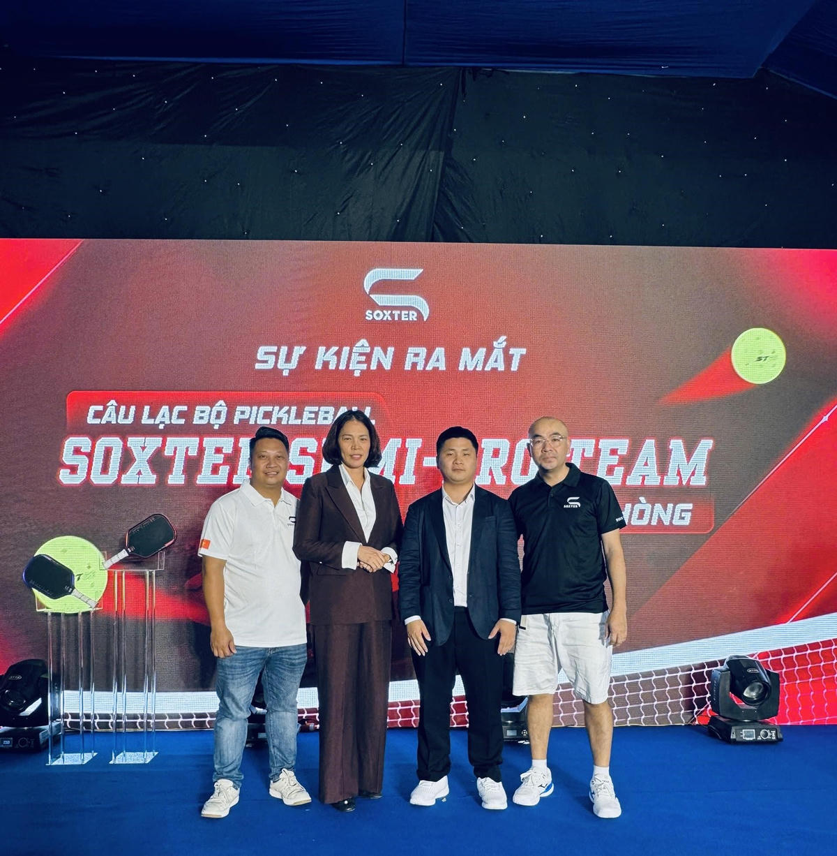 Ban Lãnh đạo Công ty cùng bà Phạm Thị Tô Trang - Phó Giám đốc Sở Văn hóa và Thể thao Hải Phòng đến tham dự Lễ ra mắt.