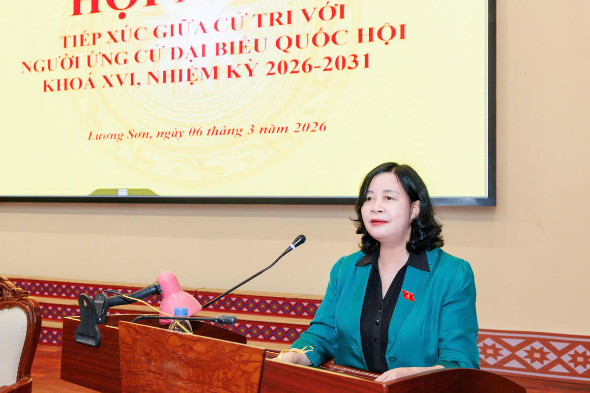 Ủy viên Bộ Chính trị, Bí thư Trung ương Đảng, Bí thư Đảng ủy MTTQ, các đoàn thể Trung ương, Chủ tịch UBTƯ MTTQ Việt Nam Bùi Thị Minh Hoài trình bày Chương trình hành động tại Hội nghị. Ảnh: Quang Vinh