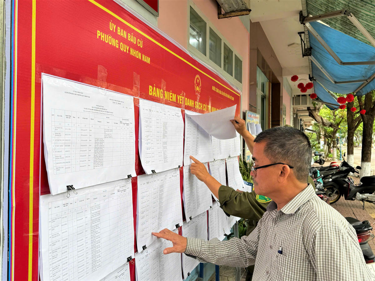 Khu vực niêm yết danh sách ứng cử viên ĐBQH khóa XVI được trang trí gọn gàng, sạch đẹp. Ảnh: Chí Đại.. 