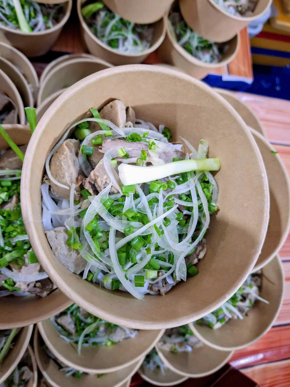 Đem 12.000 suất phở miễn phí đến cho công nhân và người lao động