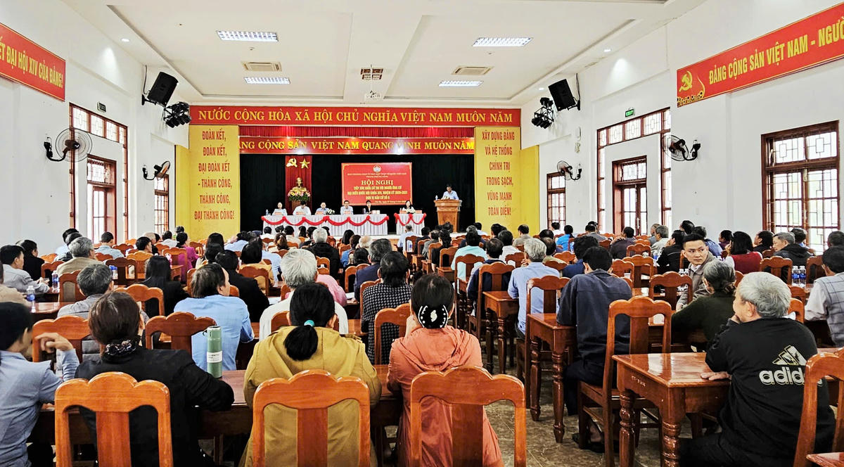 Quang cảnh hội nghị tiếp xúc cử tri, vận động bầu cử tại xã miền núi xã Trà My. Ảnh: Chí Đại.