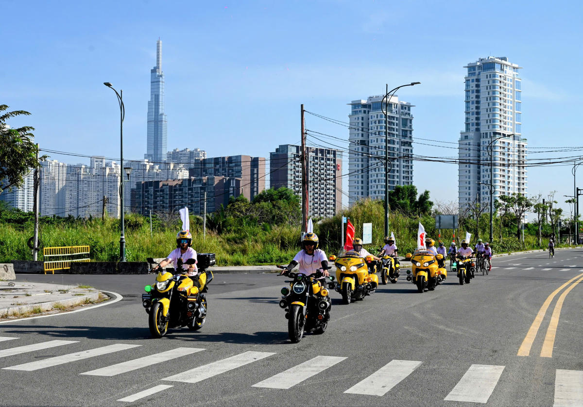 Đạp xe hữu nghị mở màn Lễ hội Việt - Nhật tại TP Hồ Chí Minh