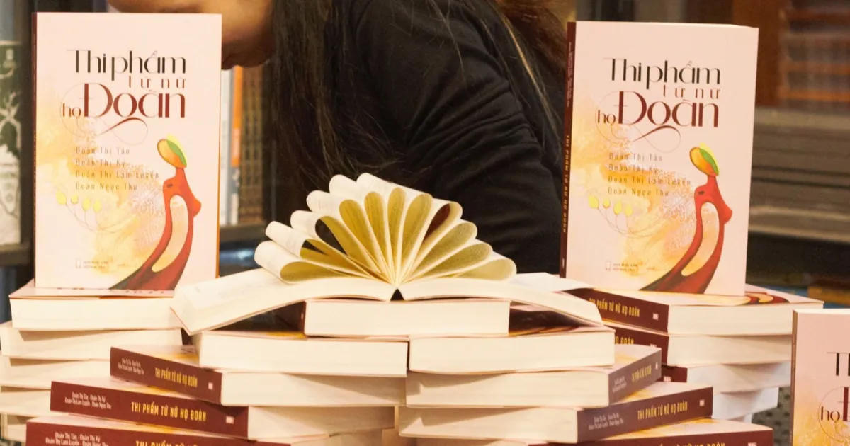 Tuyển tập “Thi phẩm Tứ nữ họ Đoàn” vừa ra mắt bạn đọc.