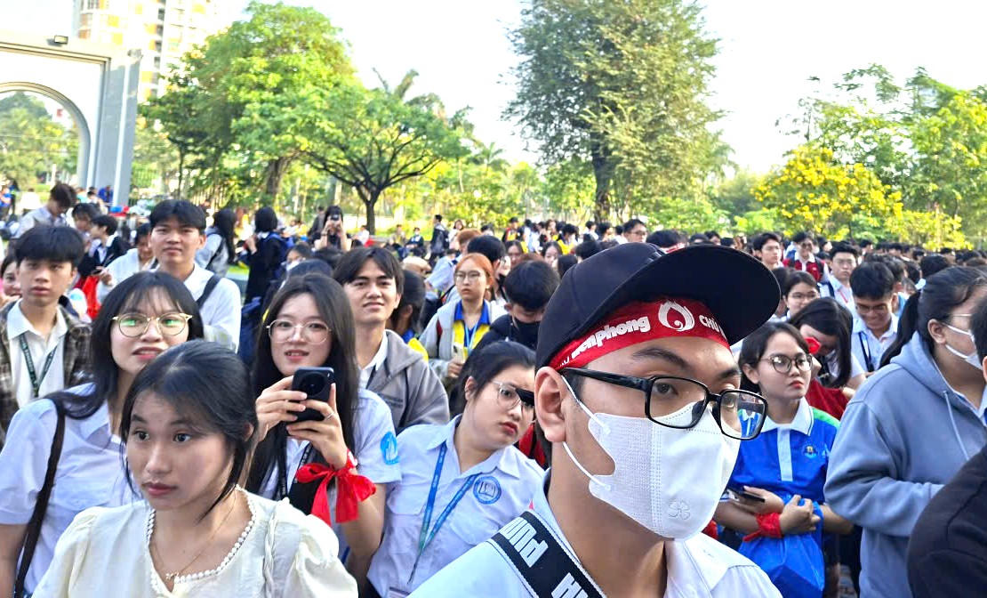 20 sinh viên các trường đại học trên địa bàn TP Hồ Chí Minh tham gia ngày hội hiến máu từ sáng sớm. Ảnh: S.X