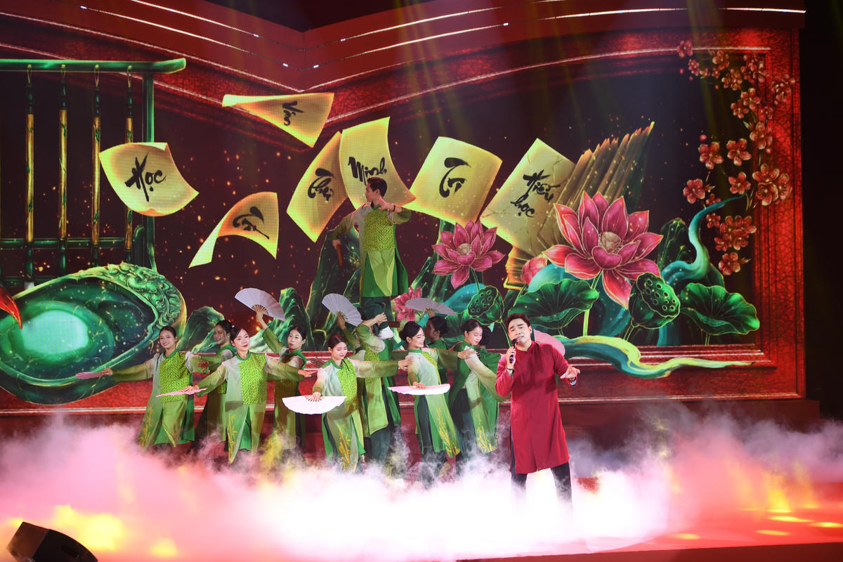 Tiết mục nghệ thuật đặc sắc tại Lễ trao Giải thưởng Sách quốc gia lần thứ VIII.