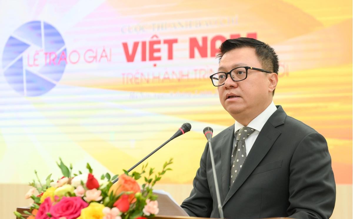 Ông Lê Quốc Minh, Ủy viên Trung ương Đảng, Tổng Biên tập Báo Nhân Dân, Phó Trưởng ban Tuyên giáo và Dân vận Trung ương, Chủ tịch Hội Nhà báo Việt Nam phát biểu.