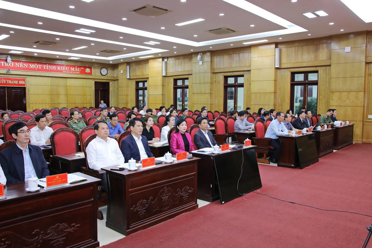 Bí thư Tỉnh ủy Nguyễn Doãn Anh và Phó Bí thư Tỉnh ủy, Chủ tịch Ủy ban MTTQ tỉnh Trịnh Tuấn Sinh dự hội nghị tại trụ sở Tỉnh ủy. Ảnh: Minh Hiếu