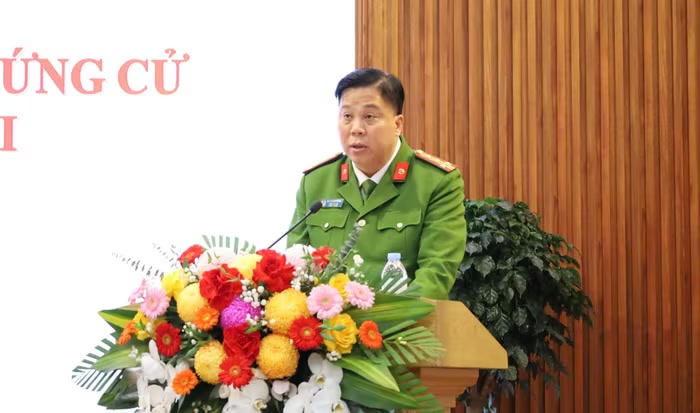 Đại tá Bùi Trung Thành trình bày chương trình hành động của bản thân. Ảnh: ĐT.&nbsp;