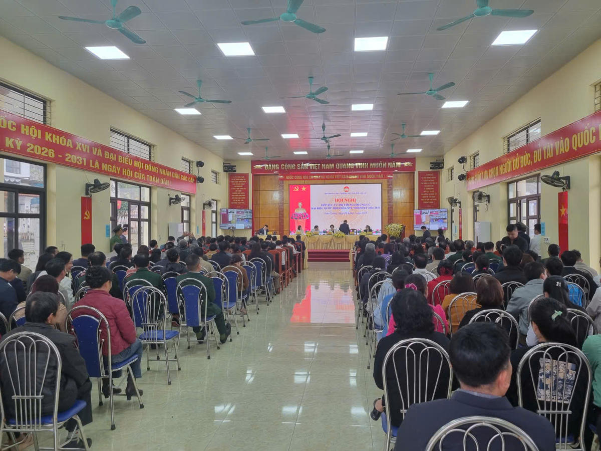 Quang cảnh hội nghị tiếp xúc cử tri. Ảnh: Ngô Hùng.