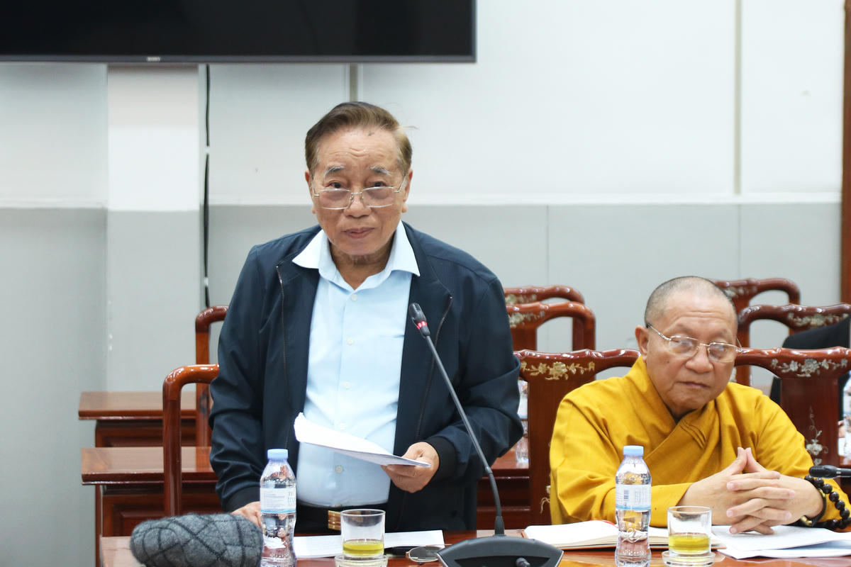 Ông Trần Đình Phùng - Ủy viên Hội đồng tư vấn về Tôn giáo UBTƯ MTTQ Việt Nam&nbsp;phát biểu tại Hội nghị.