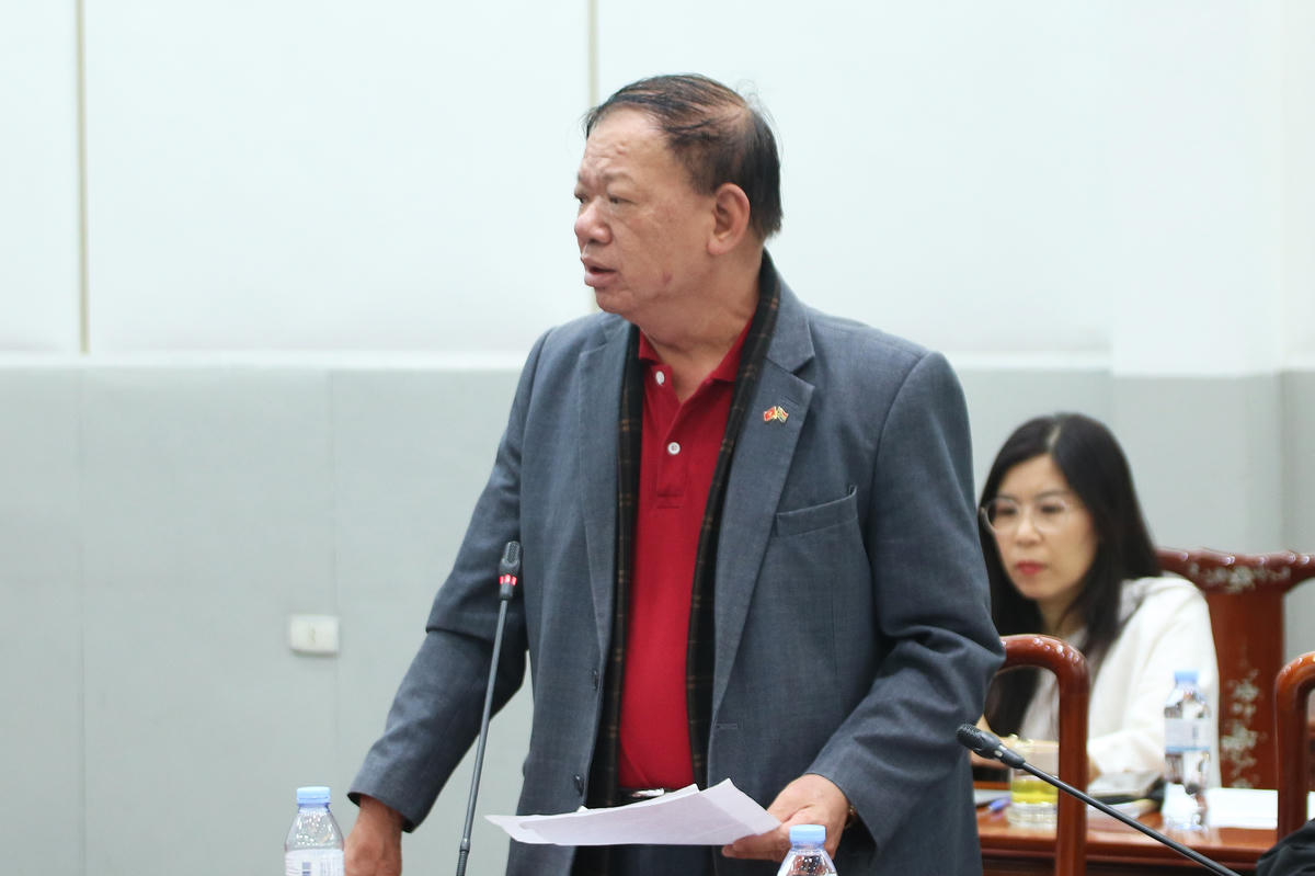 Ông Hoàng Đức Hậu - Ủy viên Hội đồng tư vấn về Dân tộc UBTƯ MTTQ Việt Nam phát biểu tại Hội nghị.