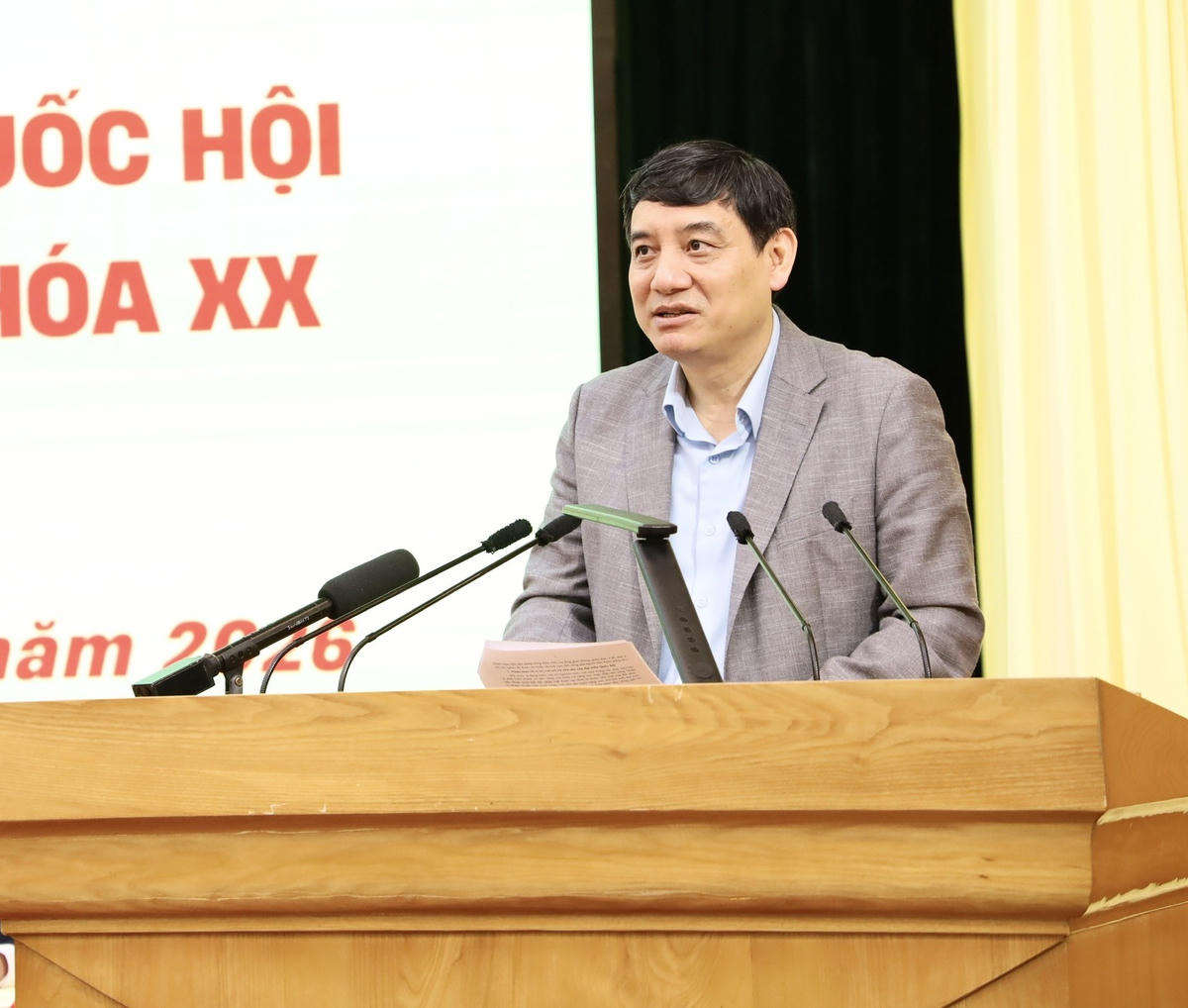 Ông Nguyễn Đắc Vinh, Ủy viên Ủy ban Thường vụ Quốc hội, Chủ nhiệm Ủy ban Văn hóa và Xã hội của Quốc hội phát biểu tại hội nghị.