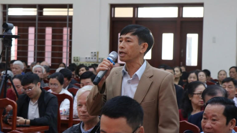 Cử tri phường Bắc Giang phát biểu ý kiến.