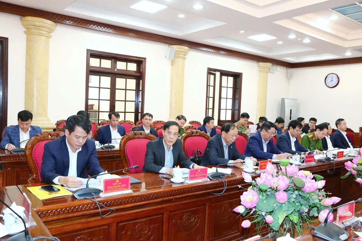 Các đại biểu tại buổi làm việc. Ảnh: Quốc Hương.