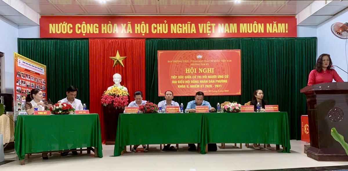 Cô Huỳnh Thị Ánh Nguyệt đang trình bày chương trình hành động. Ảnh: CV.