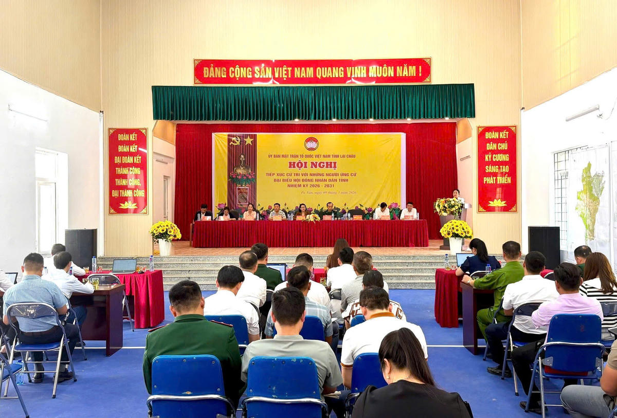 Hội nghị tiếp xúc cử tri tại xã Pa Tần. Ảnh: Sa Mộc Đá.