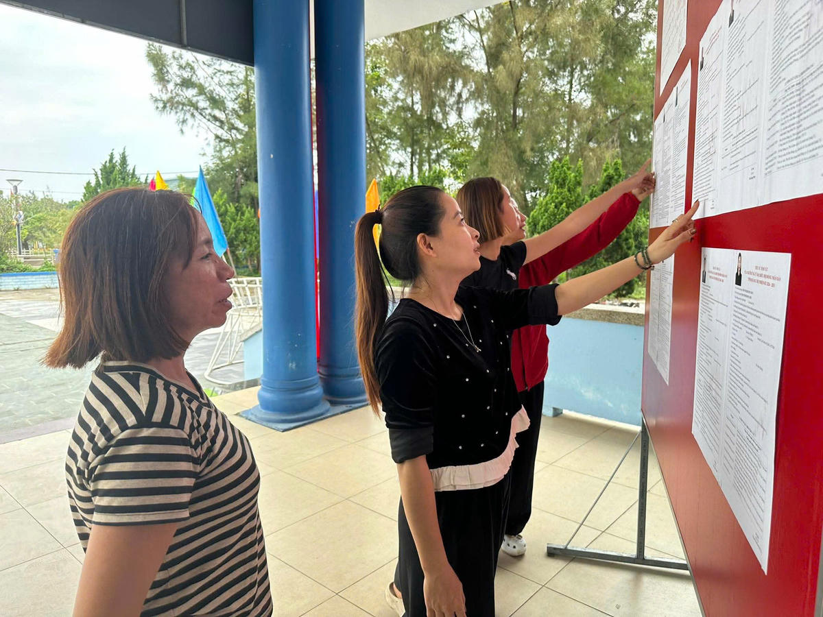 Bảng niêm yết danh sách chính thức, tiểu sử tóm tắt những người ứng cử ĐBQH khóa XVI và đại biểu HĐND tỉnh Quảng Trị, nhiệm kỳ 2026 - 2031. Ảnh: BCĐ.