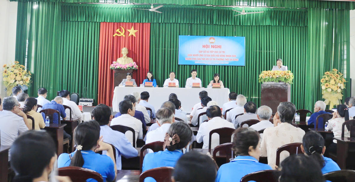 Quang cảnh buổi tiếp xúc cử tri phường Thới An Đông.