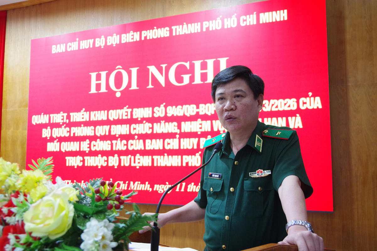Thiếu tướng Trần Thanh Đức, Phó Tư lệnh Bộ Tư lệnh TP Hồ Chí Minh, kiêm Chỉ huy trưởng Ban Chỉ huy BĐBP TP Hồ Chí Minh phát biểu tại Hội nghị. Ảnh: Hồng Phúc.