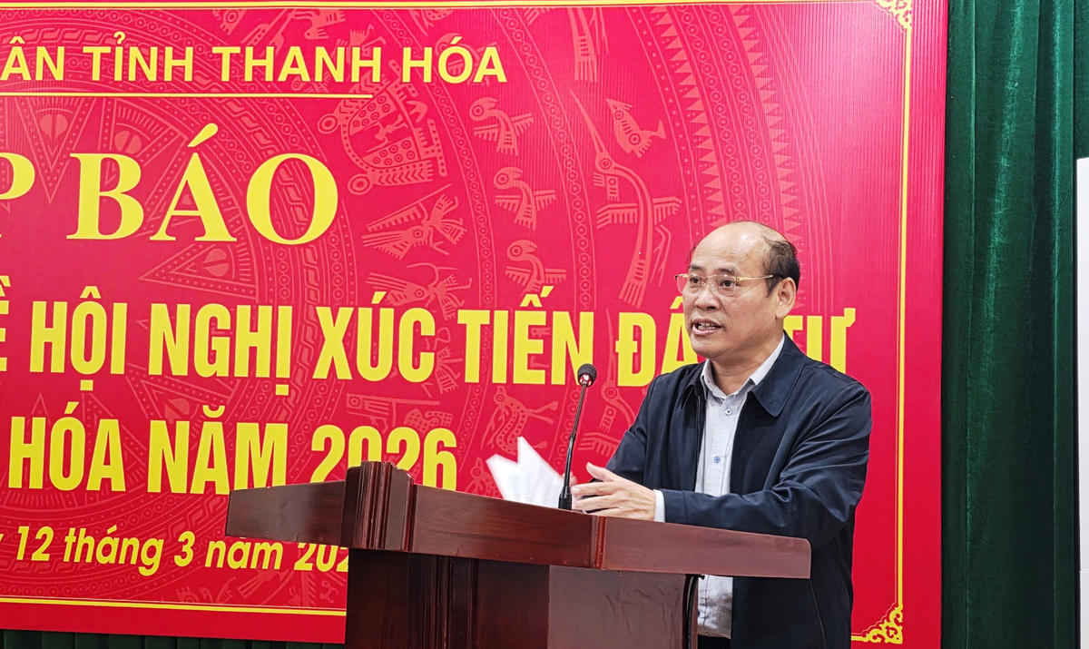 Ông Lê Văn Nam, Phó Giám đốc Sở Văn hóa, Thể thao và Du lịch tỉnh Thanh Hóa phát biểu khai mạc hội nghị. Ảhh: Nguyễn Chung.