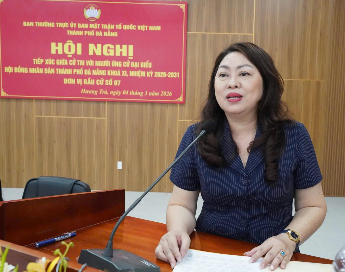 Bà Nguyễn Thị Thu Lan tại buổi tiếp xúc cử tri ở phương Hương Trà, TP Đà Nẵng. Ảnh TL.