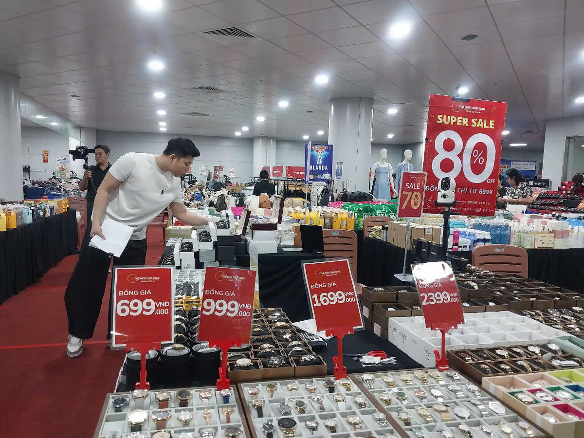 Người tiêu dùng sẽ áp dụng giải pháp thặt chặt chi tiêu nếu kinh tế khó khăn. Ảnh: S.X