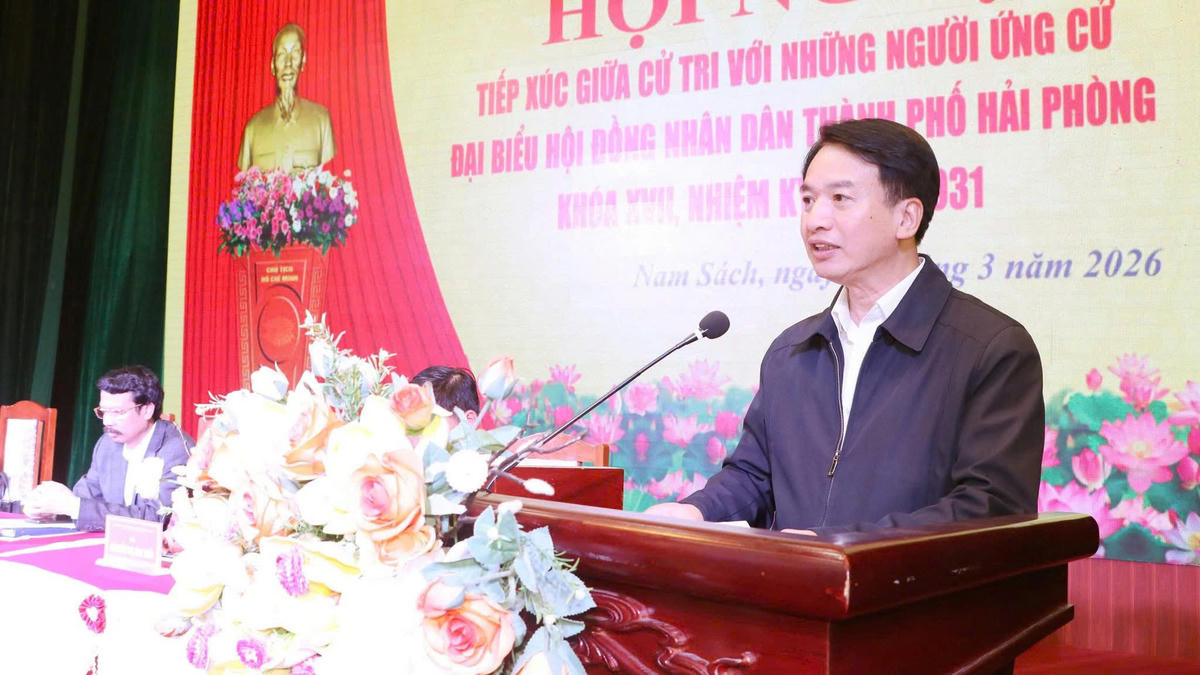 Ông Nguyễn Đức Tuấn,&nbsp;Ủy viên Ban Thường vụ Thành ủy, Phó Bí thư Đảng ủy, Phó Chủ tịch Thường trực Ủy ban MTTQ Việt Nam thành phố tiếp xúc cử tri tại đơn vị bầu cử số 17. Ảnh: PT.