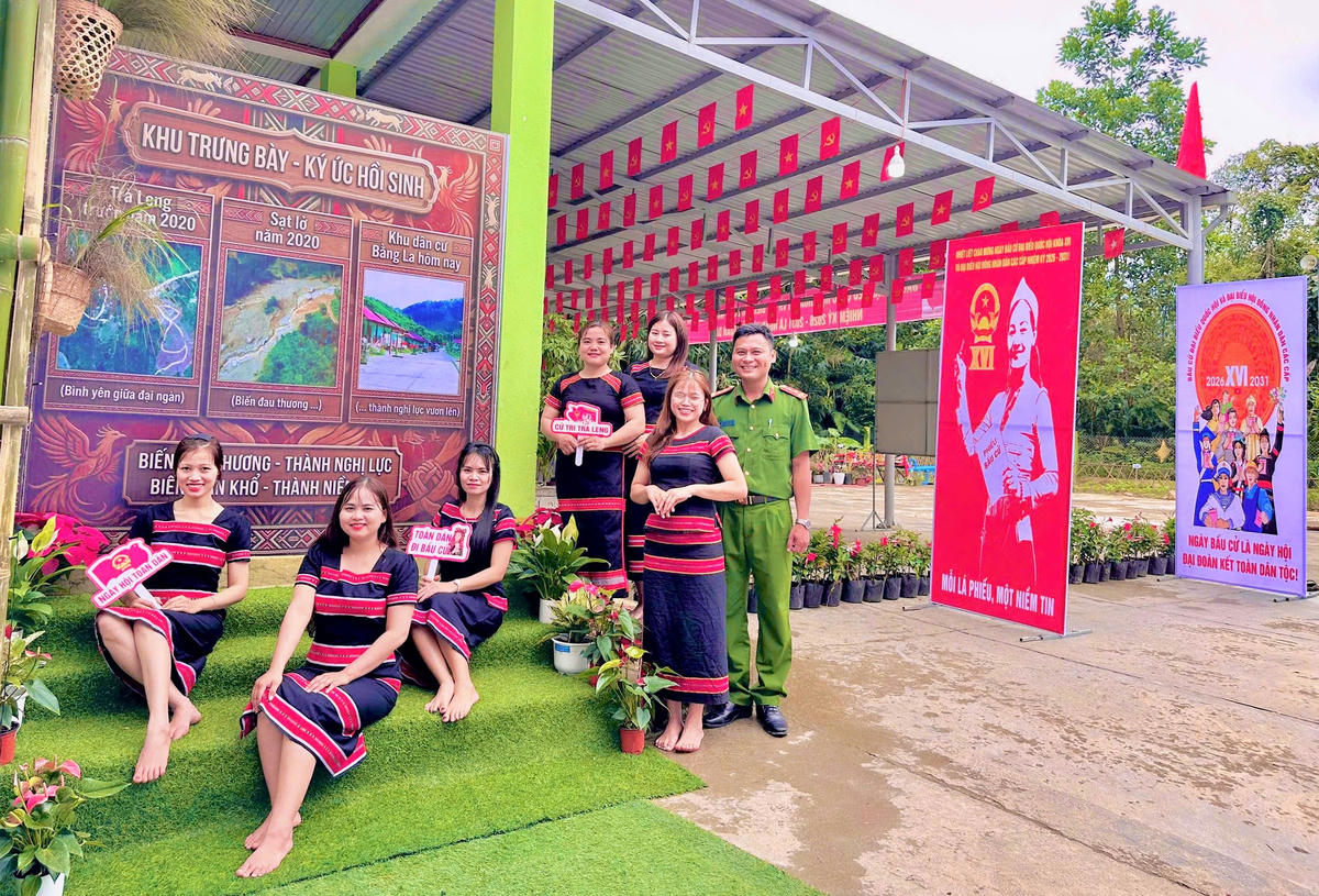 Khu trưng bày ký ức hồi sinh tại khu vực điểm bầu cử ở xã Trà Leng. Ảnh: CV.