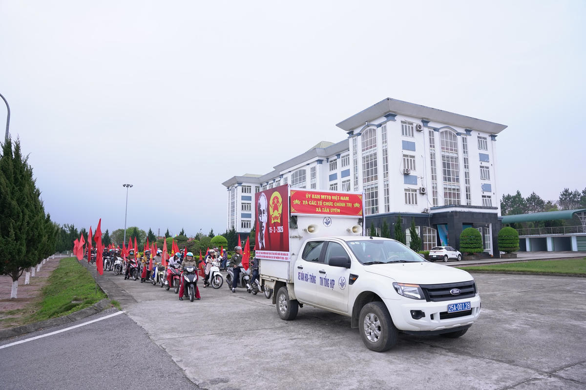 Tham gia tuyên truyền cổ động mặt đường có 400 cán bộ, công chức, viên chức các cơ quan, ban, ngành, đoàn thể chính trị - xã hội xã và đông đảo hội viên phụ nữ, nông dân, đoàn viên thanh niên, cựu chiến binh, lực lượng vũ trang và nhân dân trên địa bàn.