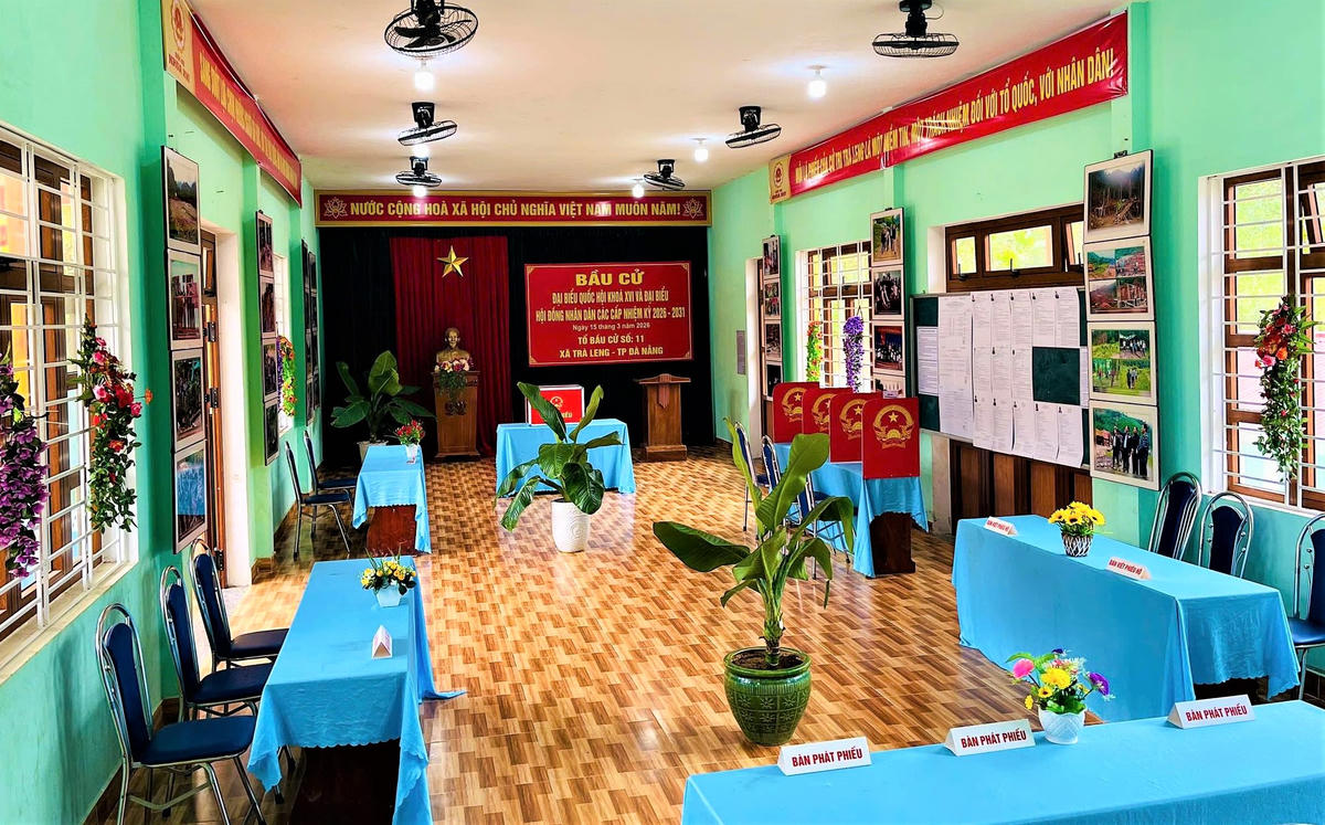 Một góc bên trong quang cảnh điểm bỏ phiếu số 11, ở xã Trà Leng. Ảnh: CV.