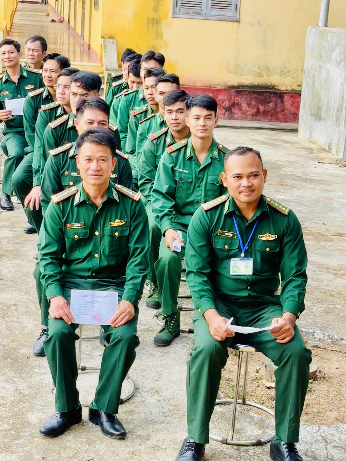 Cư tri của&nbsp;Đồn Biên phòng Sê Rê Pốk sẵn sàng thực hiện quyền và nghĩa vụ công dân. Ảnh: Thanh Nga.