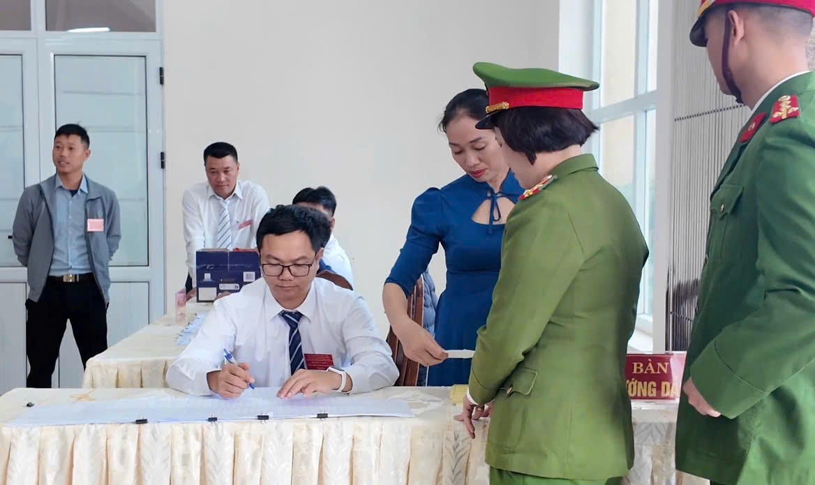 Ngày hội bầu cử sớm tại Bạch Long Vĩ đã diễn ra trong không khí trang nghiêm, dân chủ và đúng quy định. Ảnh: CTV.&nbsp;