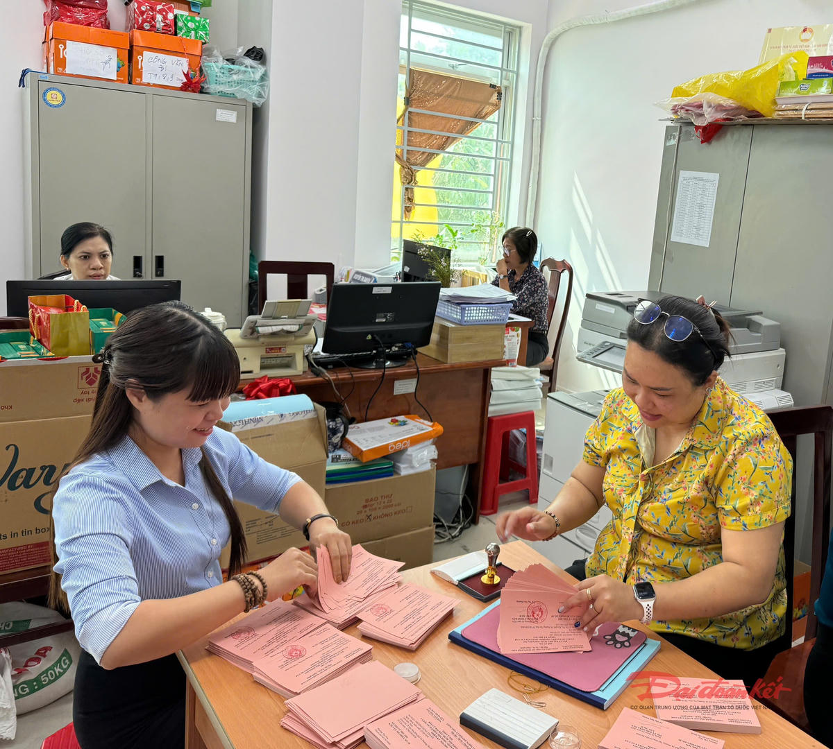 Phường Tân Hoà đã hoàn tất công tác phát phiếu cử tri cho người dân trên địa bàn. Ảnh: Hồng Phúc.