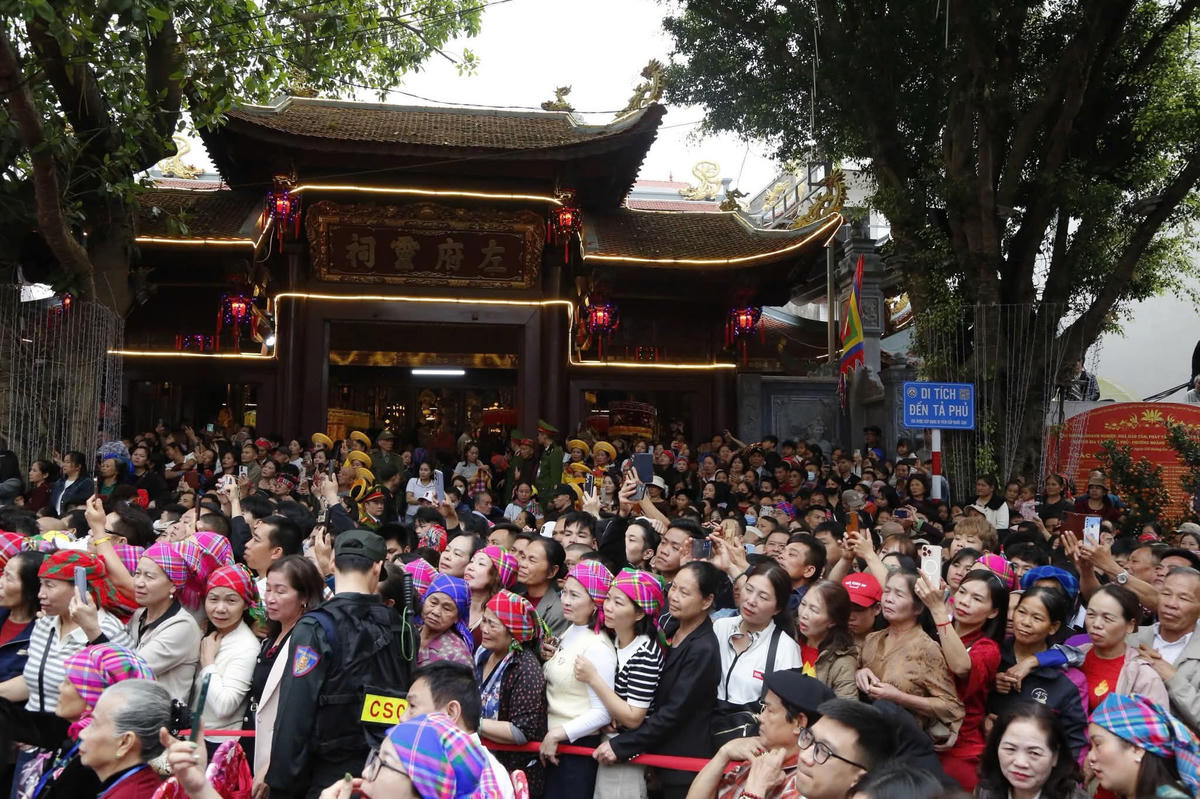 Ước tính đã khoảng 700.000 lượt khách tham quan, đi lễ, tham dự hội Kỳ Cùng - Tả Phủ năm 2026.