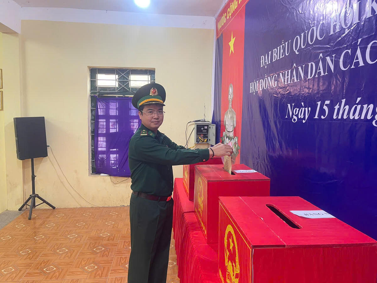 Hình ảnh cử tri nơi cực Tây Tổ quốc đi bầu cử