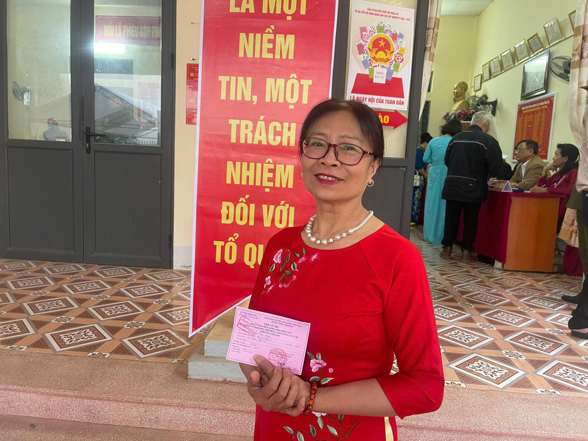 Bà Nguyễn Thị Nga, cử tri lớn tuổi với những mong muốn đại biểu được bầu sẽ thực sự gần dân, lắng nghe nguyện vọng của nhân dân. Ảnh: T.H