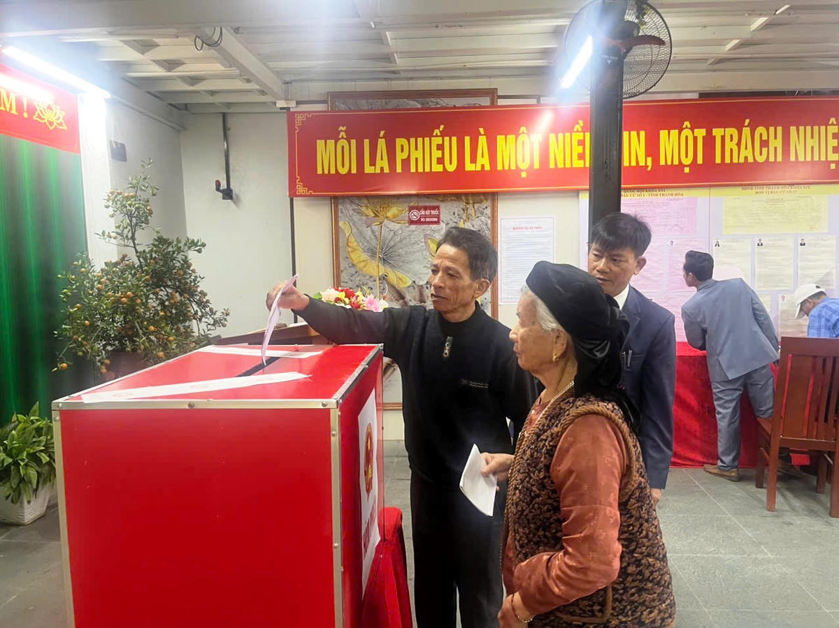 Nhiều địa phương trên địa bàn tỉnh Thanh Hóa đạt 100% tỉ lệ cử tri tham gia bỏ phiếu bầu cử. Ảnh: Nguyễn Chung.