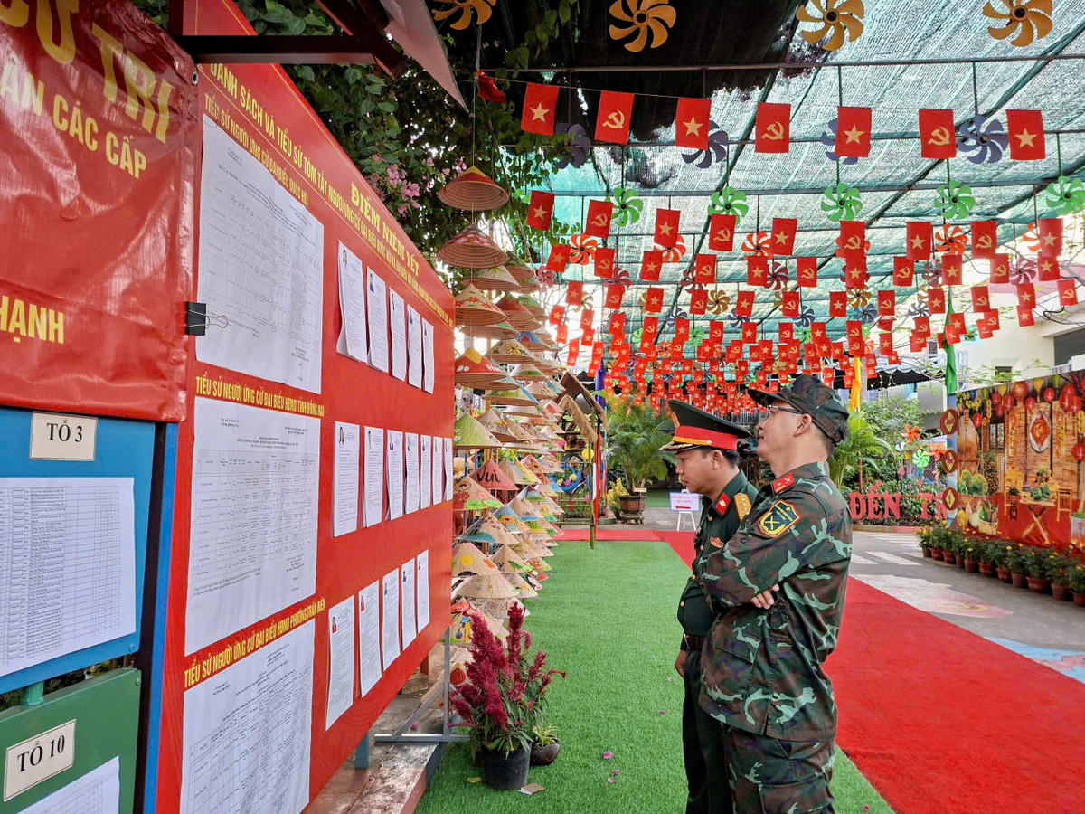 Thông tin ứng cử viên được niêm yết đầy đủ tại điểm bỏ phiếu. Ảnh: S.X