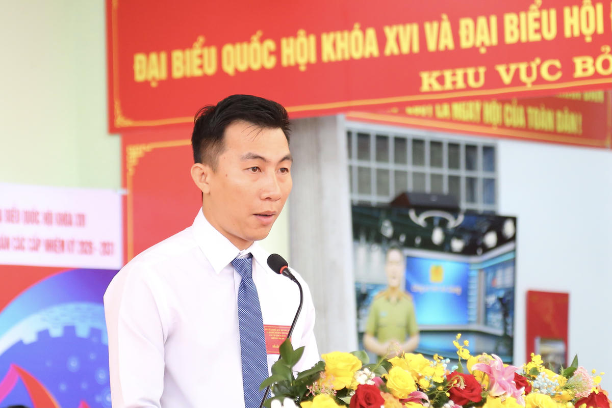 Ông Châu Tuấn Sang - Tổ trưởng Tổ Bầu cử số 39 thông qua diễn văn khai mạc. Ảnh: Thanh Tiến