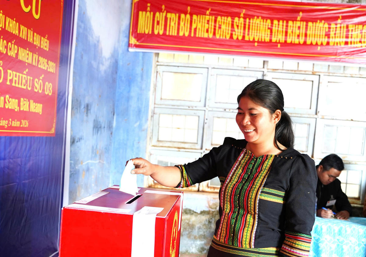 Cử tri xã Tu Mơ Rông đang bỏ phiếu. Ảnh: CV.