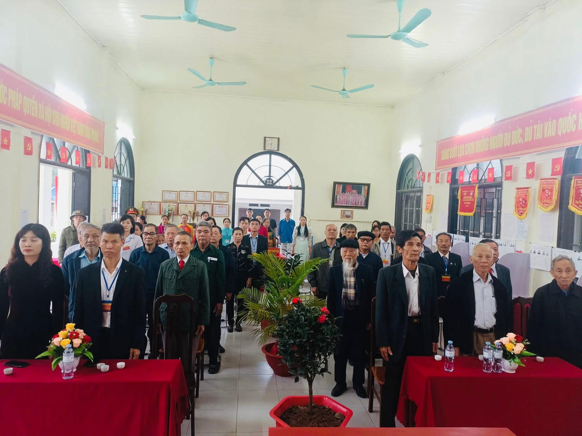 Tai các khu vực bỏ phiếu, không khí ngày hội bầu cử đã diễn ra trang trọng, phấn khởi và rộn ràng.Ảnh: TL