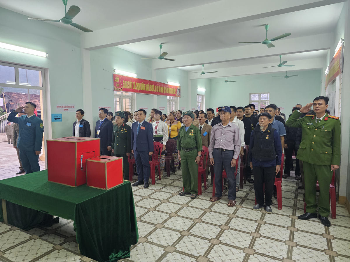 Lễ khai mạc diễn ra trang trọng, nghiêm túc tại nhà văn hóa bản Khe Quỳnh. Ảnh: Quốc Thanh