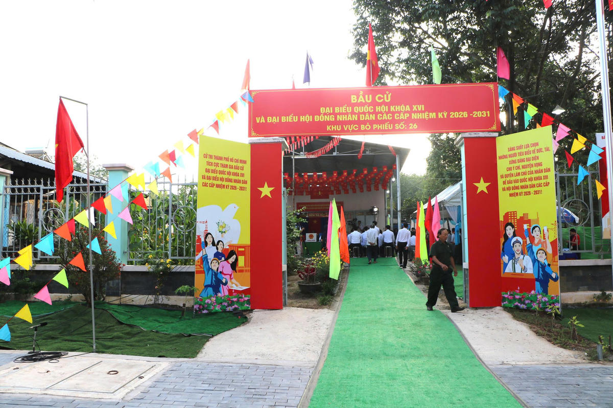 Khu vực bỏ phiếu số 26, phường Phú An trước giờ bỏ phiếu. Ảnh: LA.