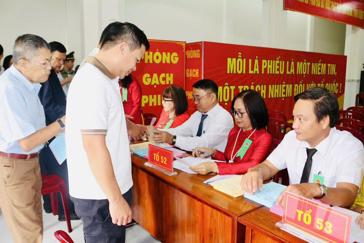 Cử tri tỉnh Gia Lai đang đi bỏ phiếu. Ảnh: CV.