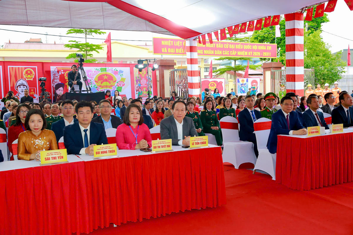 Lễ khai mạc và bỏ phiếu bầu cử đại biểu Quốc hội khóa XVI và đại biểu HĐND các cấp nhiệm kỳ 2026 - 2031 tại phường Phù Liễn diễn ra trong không khí trang nghiêm, ấm áp. Ảnh: TH. 