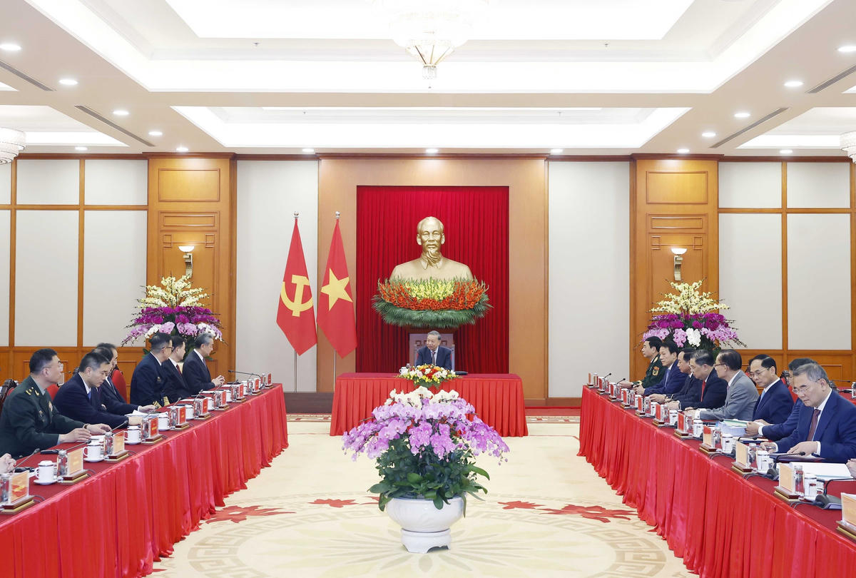 Tổng Bí thư Tô Lâm tiếp Bộ trưởng Ngoại giao Trung Quốc Vương Nghị, Bộ trưởng Công an Trung Quốc Vương Tiểu Hồng, Bộ trưởng Quốc phòng Trung Quốc Đổng Quân. Ảnh: Thống Nhất – TTXVN