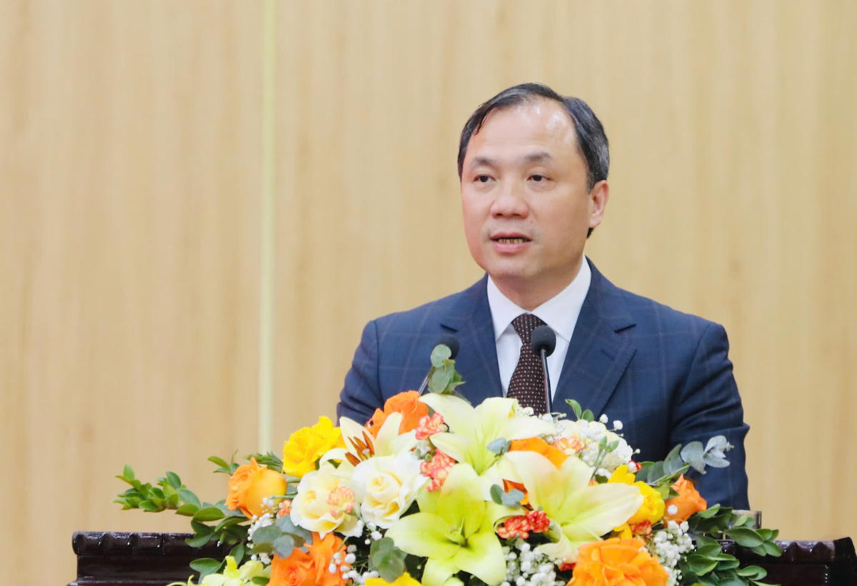 Phó Trưởng ban Thường trực Ban Tổ chức Trung ương Hoàng Trung Dũng phát biểu giao nhiệm vụ cho Trần Đăng Quỳnh. Ảnh: Đức Lam