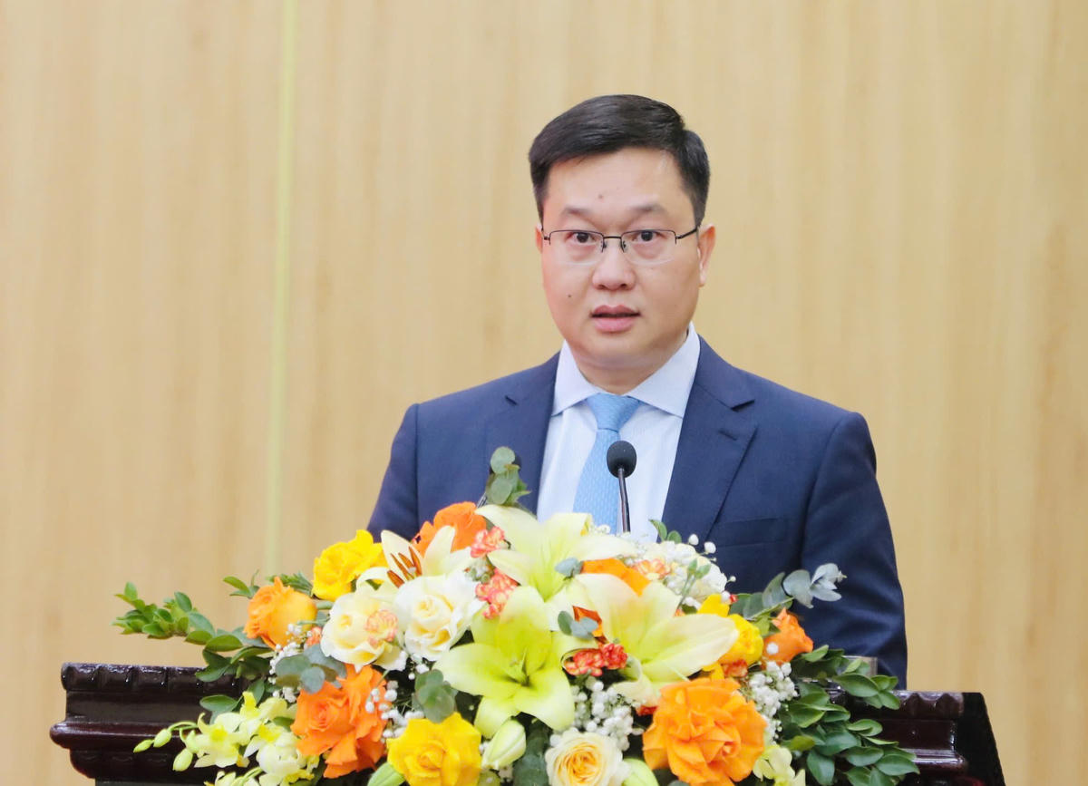 Tân Phó Bí thư Tỉnh ủy Ninh Bình Trần Đăng Quỳnh phát biểu nhận nhiệm vụ. Ảnh: Đức Lam