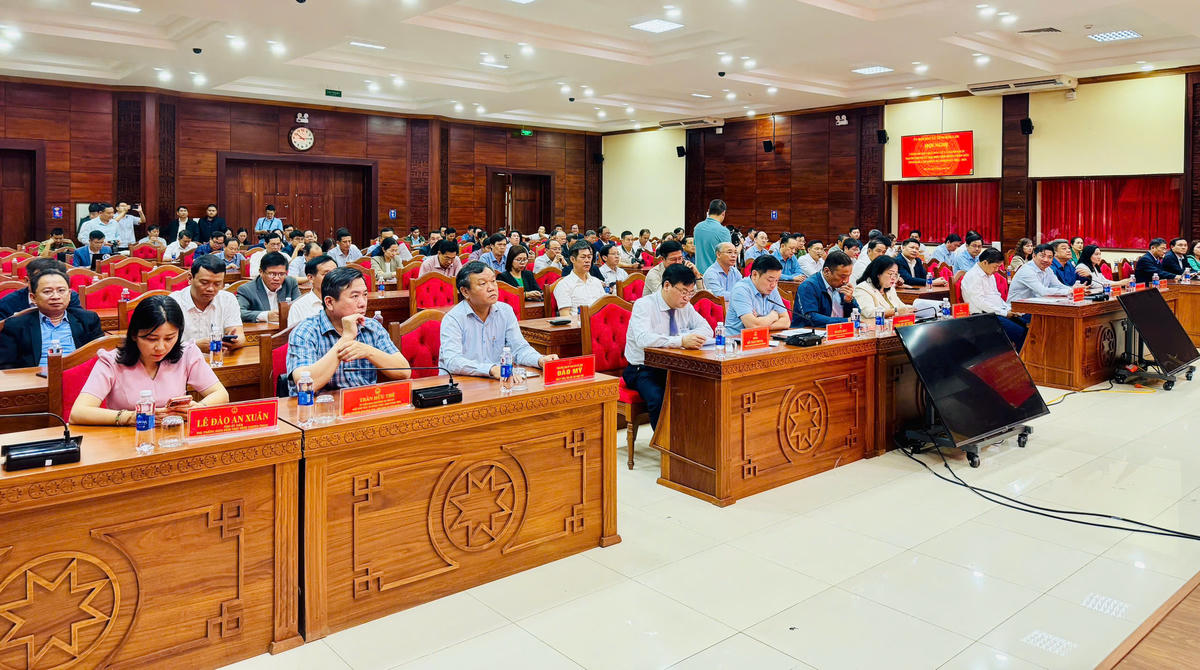 Các đại biểu về dự hội nghị. Ảnh: Thanh Nga.