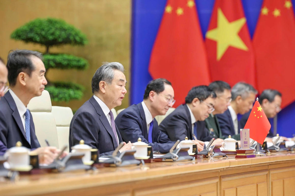 Bộ trưởng Bộ Ngoại giao Trung Quốc Vương Nghị cùng đoàn đại biểu Trung Quốc tại phiên họp